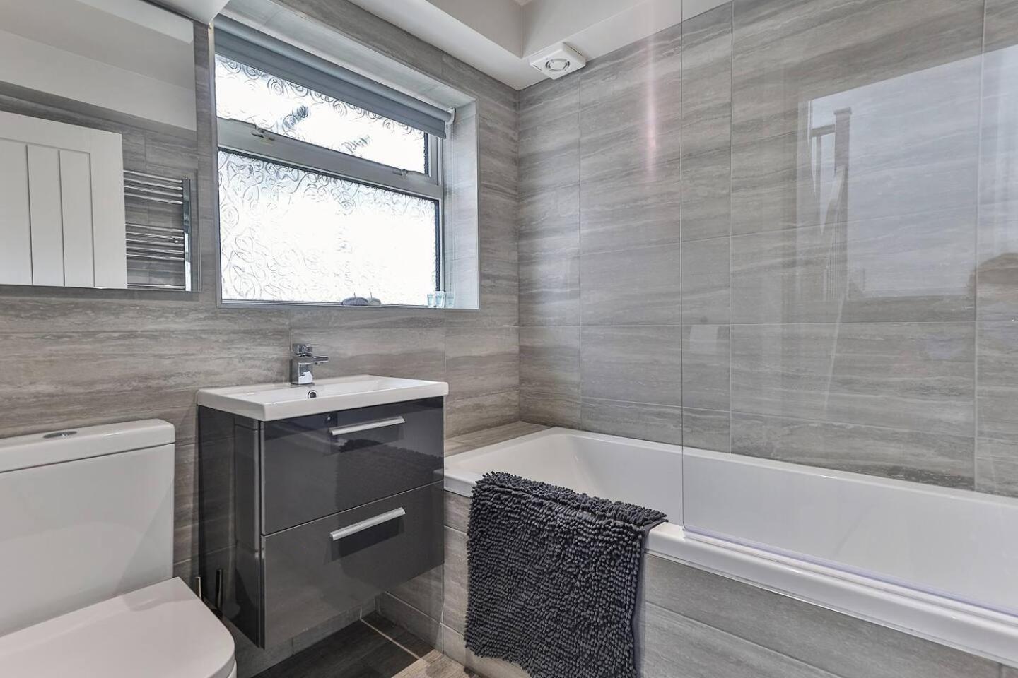 Newly Renovated 3 Bed 2 Bath Apartment & Parking Sheffield Eksteriør billede