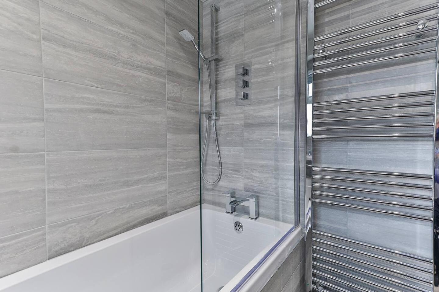 Newly Renovated 3 Bed 2 Bath Apartment & Parking Sheffield Eksteriør billede
