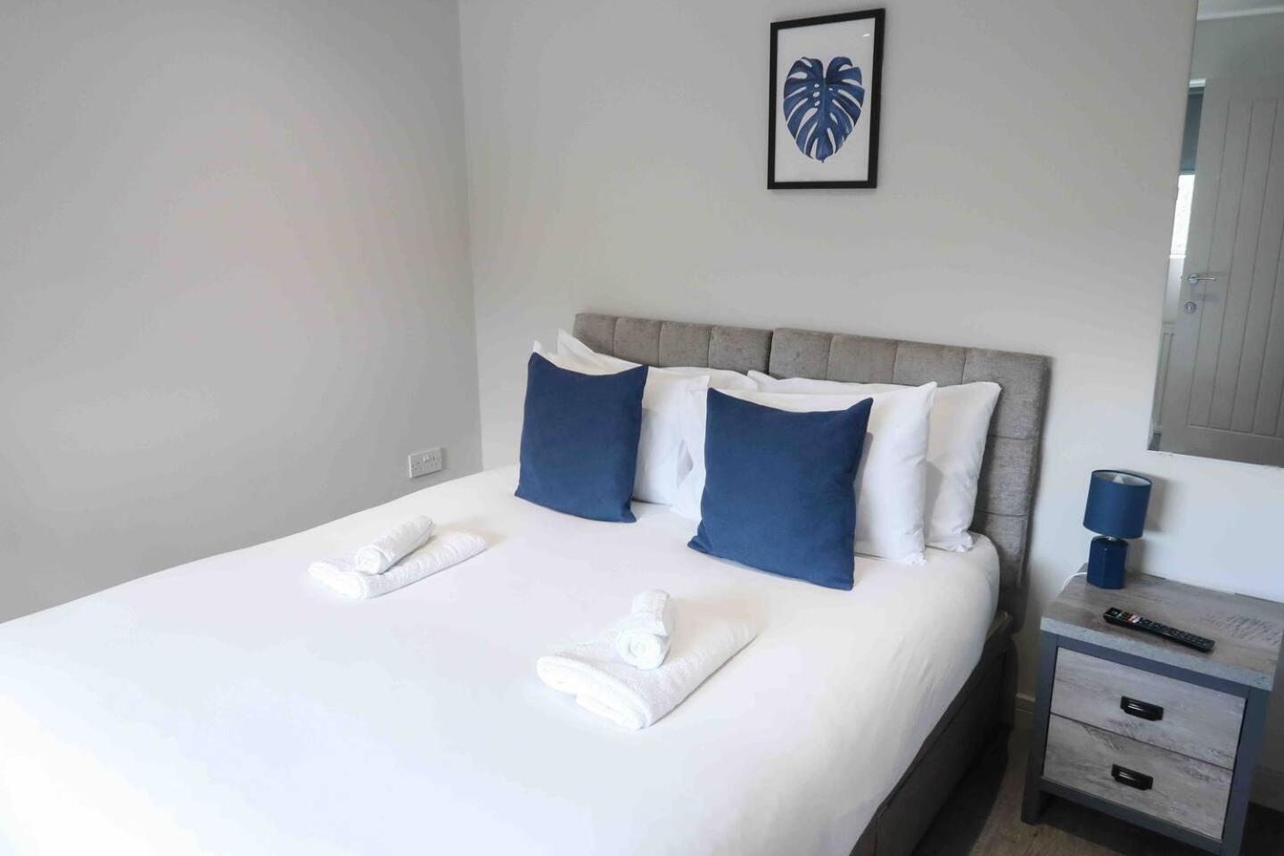 Newly Renovated 3 Bed 2 Bath Apartment & Parking Sheffield Eksteriør billede
