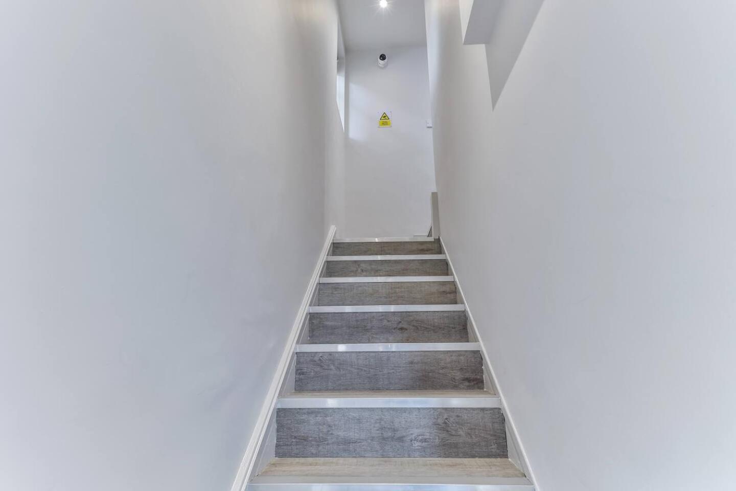 Newly Renovated 3 Bed 2 Bath Apartment & Parking Sheffield Eksteriør billede
