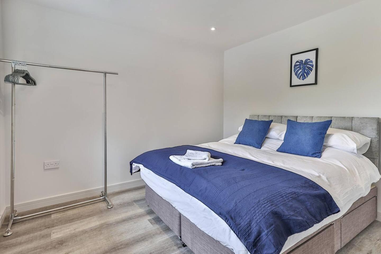 Newly Renovated 3 Bed 2 Bath Apartment & Parking Sheffield Eksteriør billede