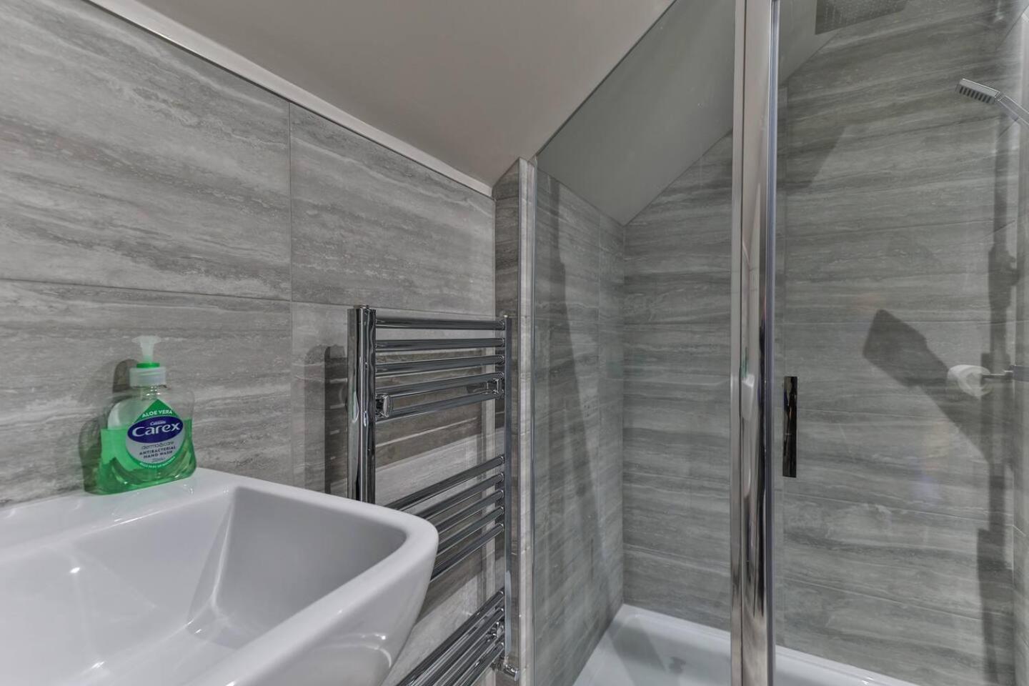 Newly Renovated 3 Bed 2 Bath Apartment & Parking Sheffield Eksteriør billede